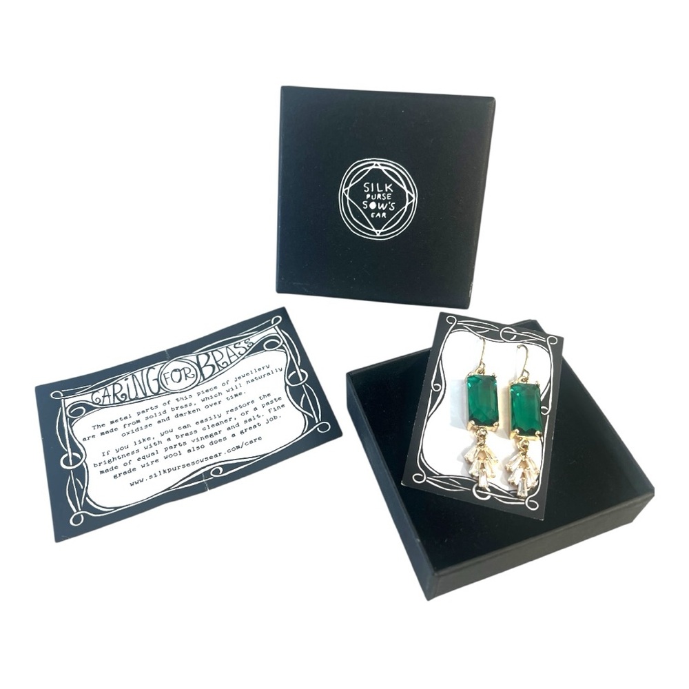 Emerald Green Gold Tone Earrings with Faux Green Emeralds NEW WITH TAGS/BOX - Picture 9 of 13